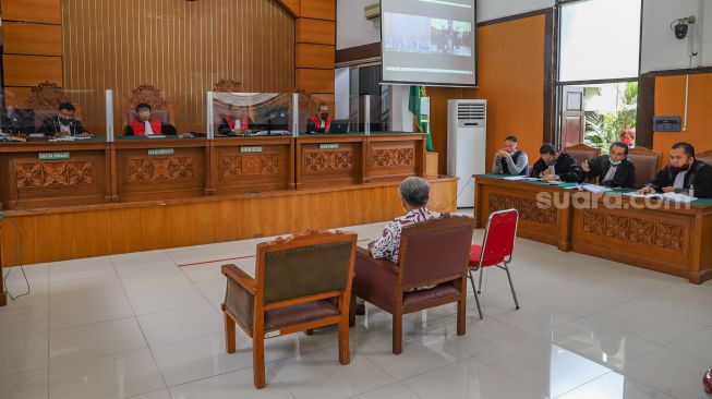 Suasana jalannya sidang kasus pencemaran nama baik yang melibatkan Presenter Vicky Prasetyo dengan mantan istrinya, Angel Lelga di Pengadilan Negeri Jakarta Selatan, Rabu (23/9). [Suara.com/Alfian Winanto]