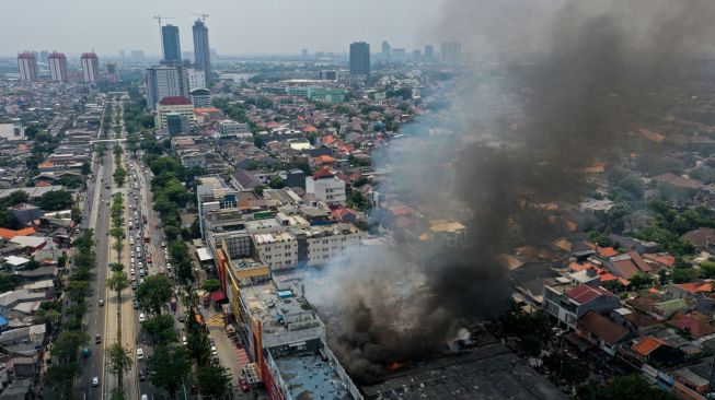 Foto aerial kebakaran Pasar Cempaka Putih di Jakarta Pusat, Kamis (24/9/2020).. [ANTARA FOTO/Sigid Kurniawan]