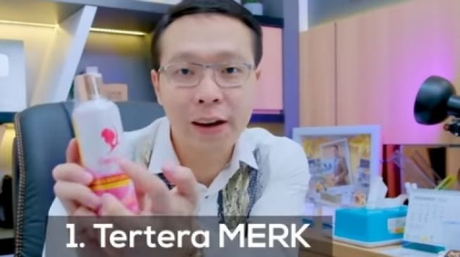 dr Richard Lee, MARS memberikan tips cara memilih atau mengenail produk skincare yang aman digunakan. (YouTube/dr Richard Lee, MARS)