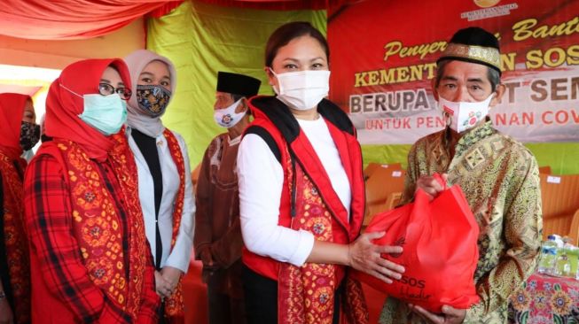 Kemensos Pastikan Warga Rentan Terdampak Pandemi Terima Bansos