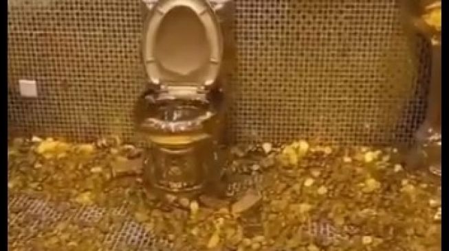 Viral Toilet Bertabur Koin dan Emas Batangan, Sobat Misqueen Menangis