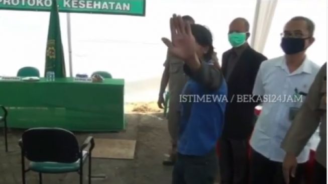 Terciduk Tak Pakai Masker, Pria Ini Malah Mengancam Mau Menghancurkan Dunia