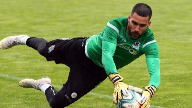 Kiper Real Sociedad Miguel Angel Moya melakukan sesi latihan. Manix Diaz de Rada / Real Sociedad FC / AFP