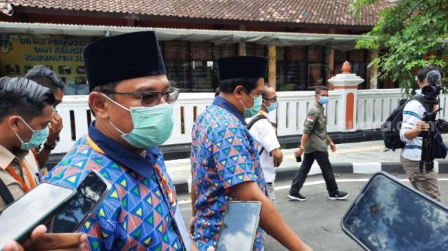 Paslon nomor urut 1, Danang Wicaksono Sulistya-Agus Kholik, ditemui wartawan usai pengundian nomor urut paslon bupati dan wakil bupati Sleman 2020 di Gedung Serbaguna, Tridadi, Sleman, Kamis (24/9/2020). - (SuaraJogja.id/Muhammad Ilham Baktora)