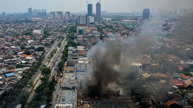 Foto aerial kebakaran Pasar Cempaka Putih di Jakarta Pusat, Kamis (24/9/2020).. [ANTARA FOTO/Sigid Kurniawan]