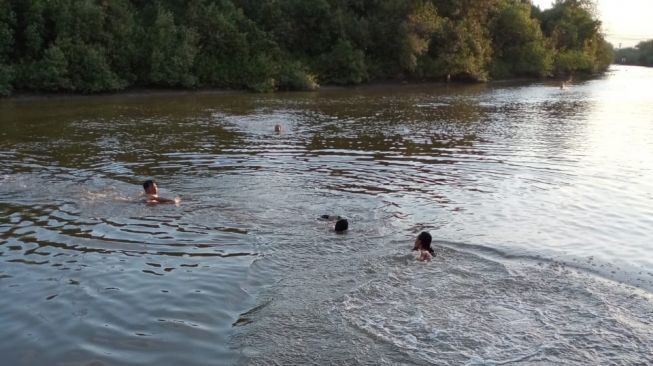 Tragis! Sungai Dikira Cetek Ternyata Dalam, Siswa SD Tewas Tenggelam