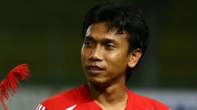 Widodo C Putro saat memperkuat Timnas Indonesia di Piala Asia 1996 silam. [dok. PSSI]