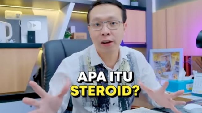 dr Richard Lee, MARS membeberkan bahaya body lotion yang mengandung steroid. (YouTube/dr Richard Lee MARS)