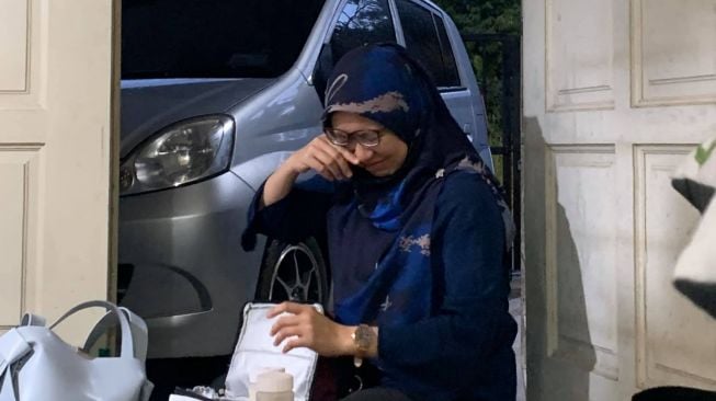 Ibu Nangis Kejer di Depan Pintu Gegara ASI yang Diperahnya Tumpah