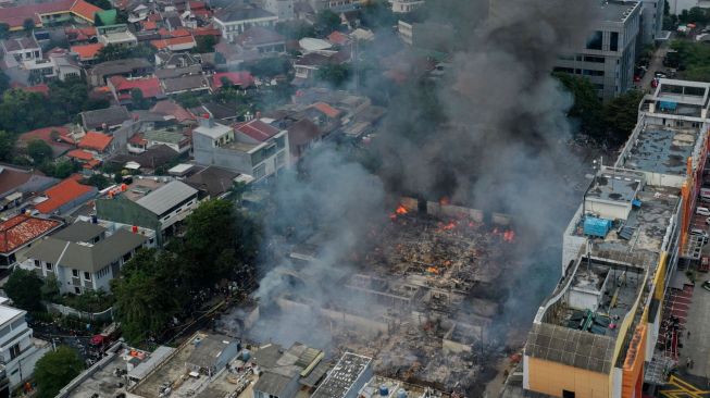 Foto aerial kebakaran Pasar Cempaka Putih di Jakarta Pusat, Kamis (24/9/2020).. [ANTARA FOTO/Sigid Kurniawan]