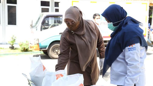 KPM PKH di Pandeglang Dapat Bantuan Sosial Beras 45 Kilogram dari Kemensos