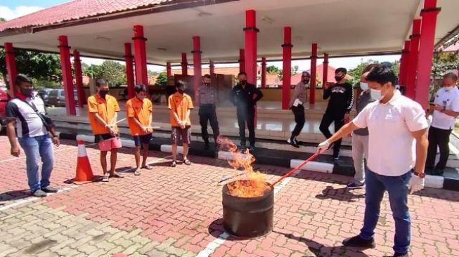 Polda Kepulauan Riau Bakar Barang Bukti Ribuan Gram Narkoba