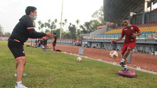 Akhirnya, Titus Bonai Merapat ke Muba Babel United