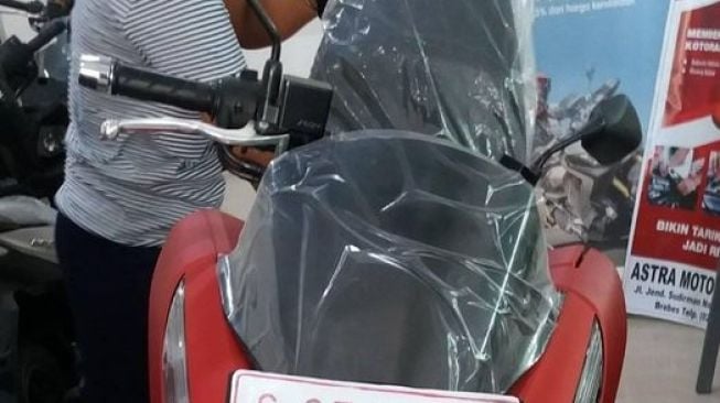 Jualan Cireng Berbuah Manis, Honda PCX 150 Berhasil Dibeli Secara Tunai