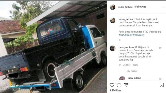 Suzuki pikap lawas diangkut oleh mobil pikap Suzuki generasi baru (Instagram)