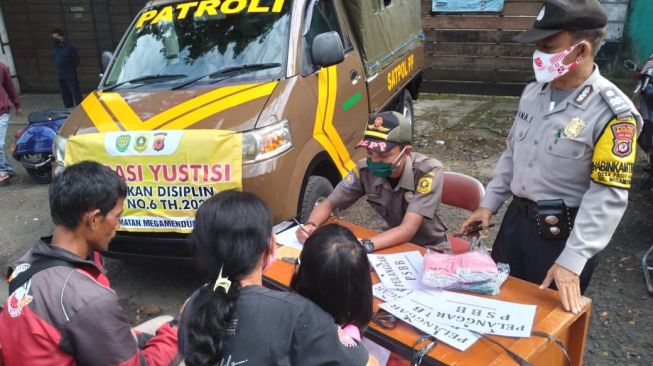 Anggota DPRD Banten Keciduk Razia COVID-19, Tak Pakai Masker, Tapi Ngotot