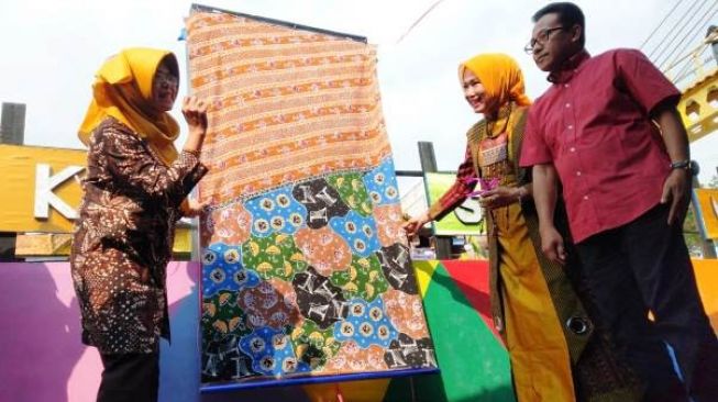 Kampung Warna  Warni  Luncurkan Motif Batik  Khas