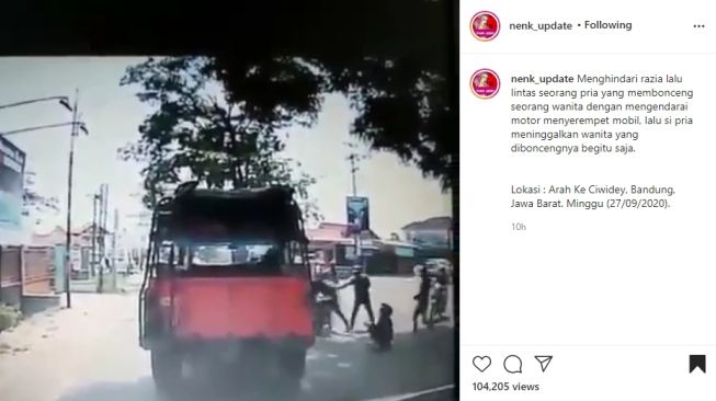 Cara kocak pemotor kabur dari razia. (Instagram)