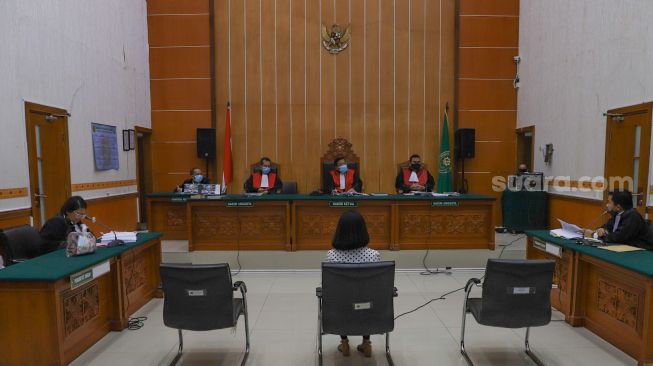 Suasana sidang kasus dugaan penyalahgunaan dan kepemilikan narkotika dengan terdakwa Vanessa Angel di Pengadilan Negeri Jakarta Barat, Senin (28/9). [Suara.com/Alfian Winanto]