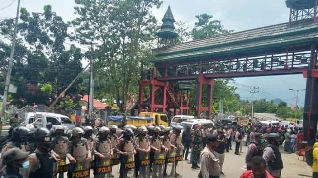 Demo di Uncen Dibubarkan Pakai Tembakan Aparat, 2 Mahasiswa Dipopor Senjata