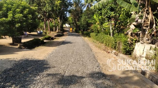 Jalur evakuasi dari Kampung Simpang 6 Desa Pangumbahan ke perkebunan Blok Pasir Angin Desa Ujunggenteng, Kecamatan Ciracap. [sukabumiupdate.com]