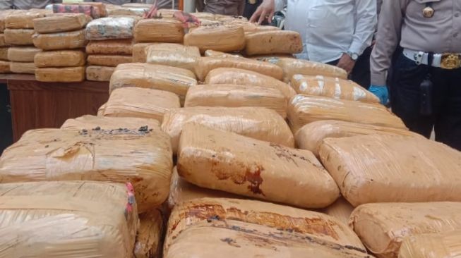 Melintasi Jalinsum, Truk Bawa 748 Kg Ganja Asal Aceh Berhasil Ditangkap