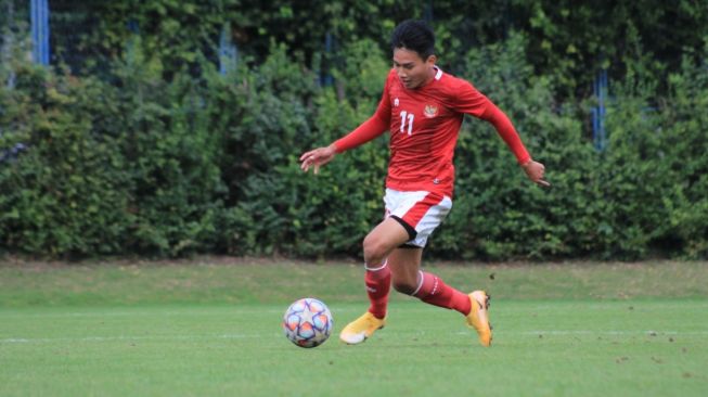 Pemain Timnas Indonesia U-19 Witan Sulaeman saat beruji coba dengan Dinamo Zagreb (1-0). (dok. PSSI).