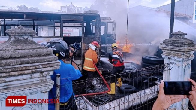 Garasi Cendana di Madiun Kebakaran