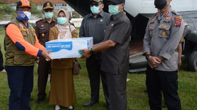 Serah Terima APD Covid-19 ke Kabupaten Tanah Datar