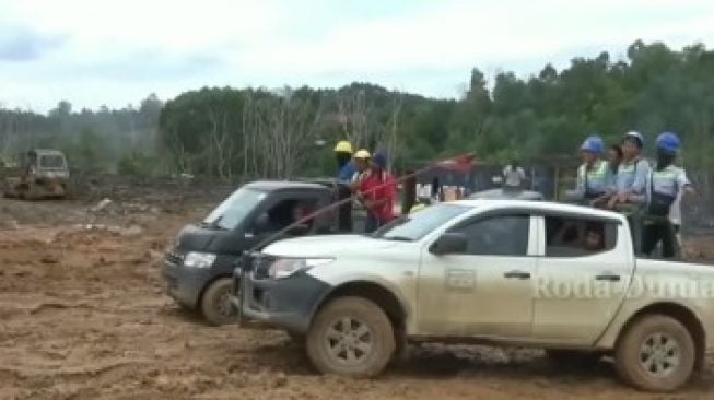 Mitsubishi Triton dibikin malu dengan ulah Daihatsu Gran Max ini (Instagram)