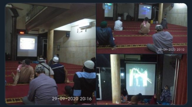 Viral Nobar Film G30S/PKI di Masjid (Twitter/@narkosun)