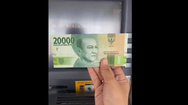 Viral ATM Pecahan Uang Rp 20 Ribu, Pahlawannya Anak Kos saat Akhir Bulan