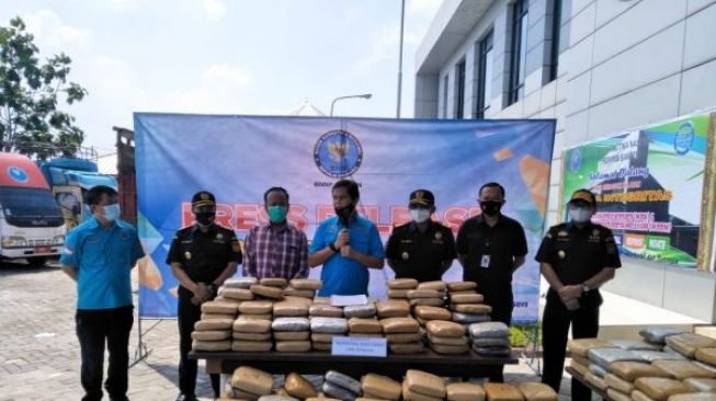 Selundupkan 301 Kilogram Ganja Dari Aceh, AS Diamankan di Warung Kopi