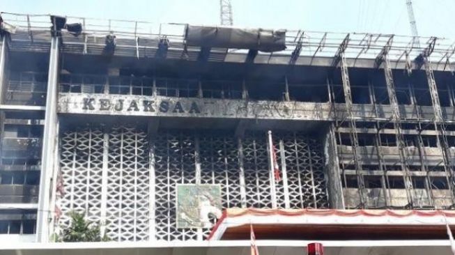 Kebakaran di Gedung Kejagung, Komisi III ke Kapolri: Siapa Pembakarnya Pak?