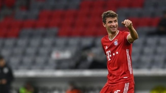 Selebrasi penyerang Bayern Munich, Thomas Muller usai membobol gawang Borussia Dortmund di ajang Piala Super Jerman. (CHRISTOF STACHE / AFP / POOL)