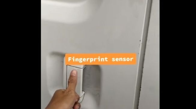 Finger print sensor pada pintu modifikasi Gran Max (TikTOk)