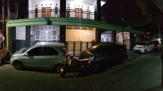 Seorang Pemilik Rumah Nyaris Dipersekusi Pria Asing Gara-gara Mobil Parkir