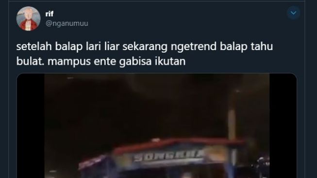 Tangkapan layar video balap tahu bulat. (Twitter/@nganumuu)