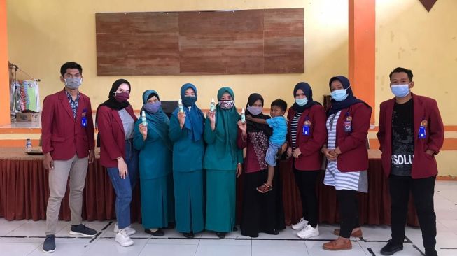 PMM 57 UMM Sosialisasikan Handsanitizer Alami di Kecamatan Tempusari