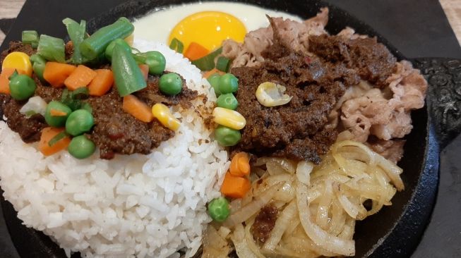 Dimakan Pakai Nasi, Cobain Steak Bumbu Rendang di Ono Steak Jatiwaringin