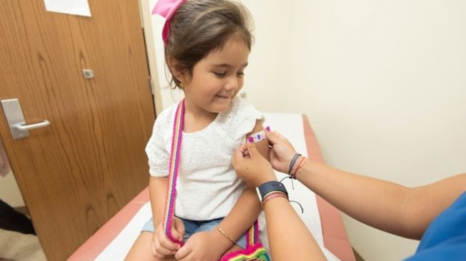Oxford/AstraZeneca Akan Mulai Pengujian Vaksin Covid-19 pada Anak-Anak