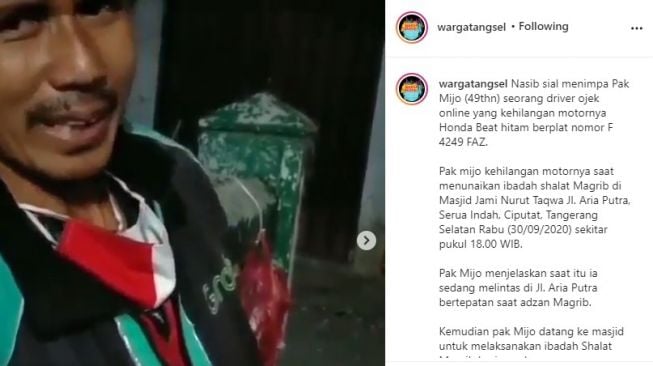 Seorang driver ojek online kehilangan motornya saat ditinggal sholat magrib.(@wargatangsel)