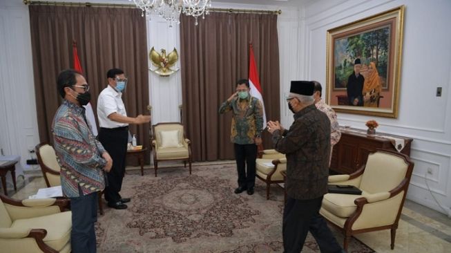 Menkes Terawan Agus Putranto dan Menteri lainnya saat datangi kediaman Wapres Maruf Amin. (Dokumentasi KIP Setwapres)