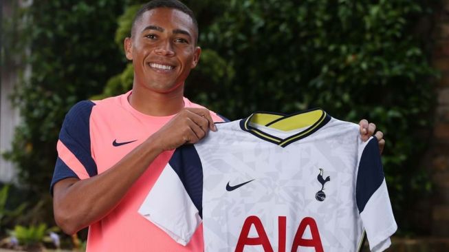 Tottenham resmi datangkan Carlos Vinicius. (Twitter/@SpursOfficial).