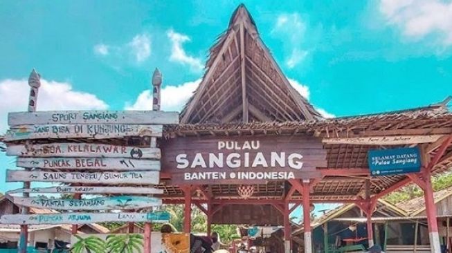 Pintu masuk Pulau Sangiang, Banten. [Instagram]