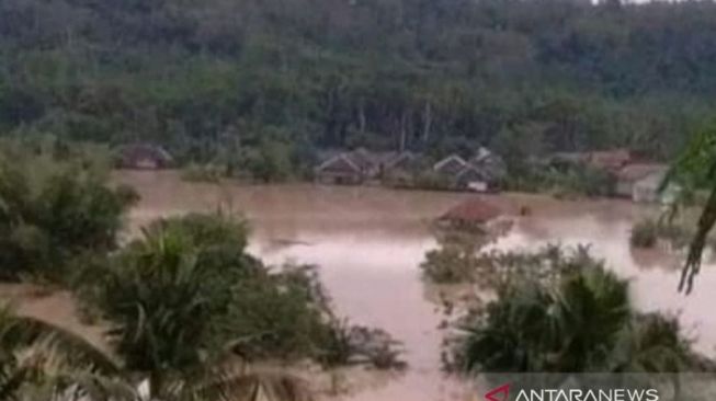 Banjir Rendam Ratusan Rumah Warga Empat Kecamatan di Cianjur