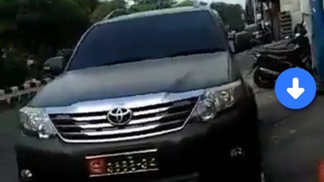 Warga Sipil Pakai Mobil Dinas TNI Viral, Polisi Militer: Sedang Kami Lidik