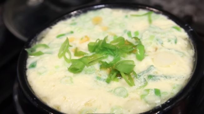 Hobi Nonton Drama Korea? Yuk Coba Resep Steamed Egg Mewah di Rumah