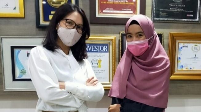 Direktur Utama Bank Sulselbar Irmayanti Sultan mengundang Nurwahyuni Cole ke kantornya di jalan DR Sam Ratulangi, Kota Makassar / Foto : Istimewa