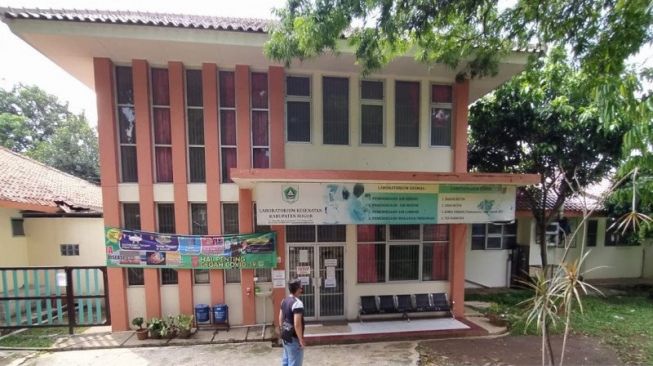 Labkesda Kabupaten Bogor tempat menympan spesimen hasil tes usap sebelum dites PCR. (ANTARA/M Fikri Setiawan)